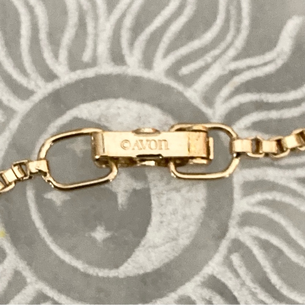 Avon Vintage Gilded Bar Gold Tone Bracelet with box - Picture 2 of 3